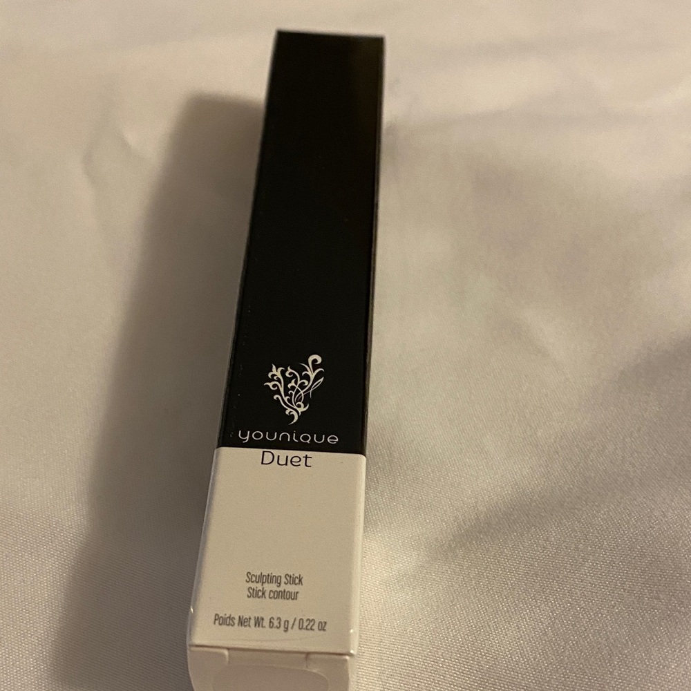 Younique Black & White Pouch with Makeup Essentials - Picture 2 of 10